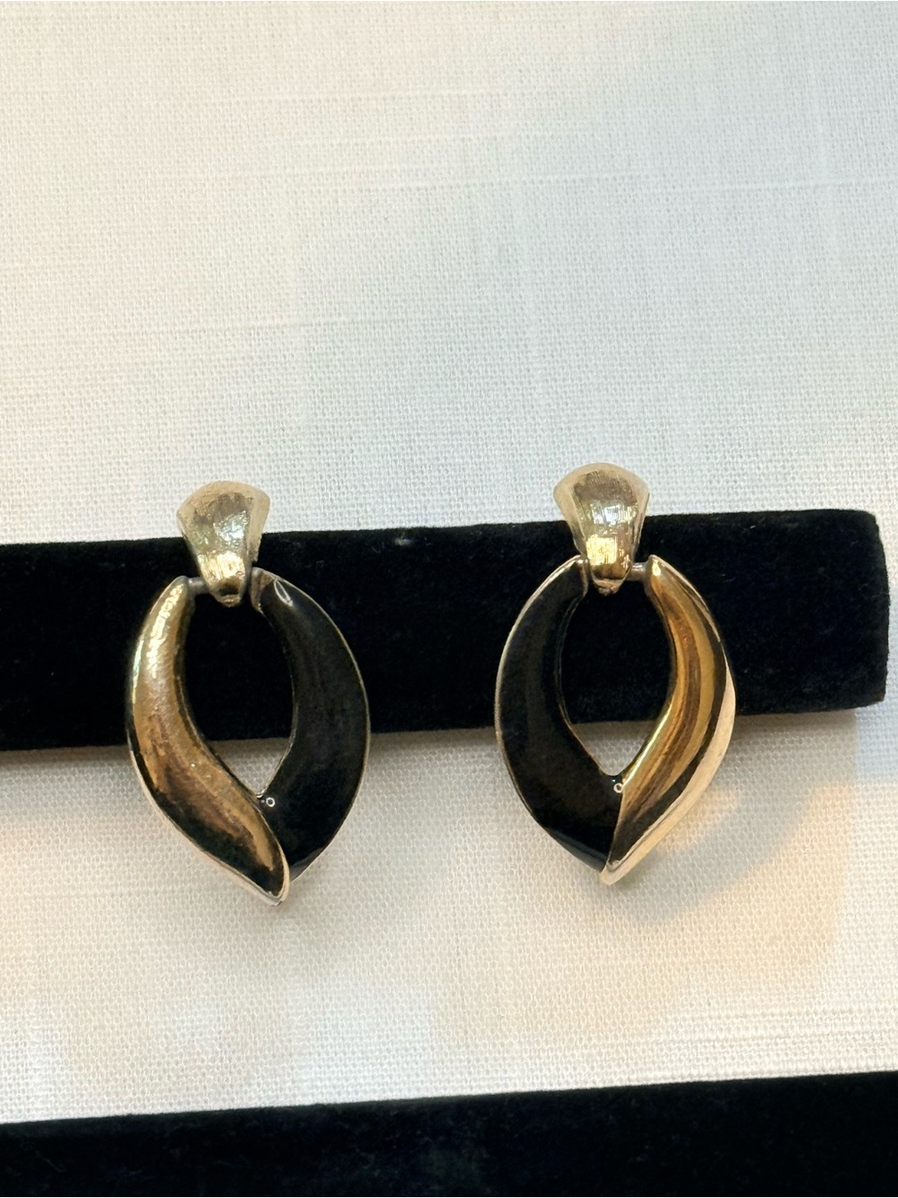 Vintage Black & Gold Door Knocker Dangle Drop Earrings - Picture 2 of 4